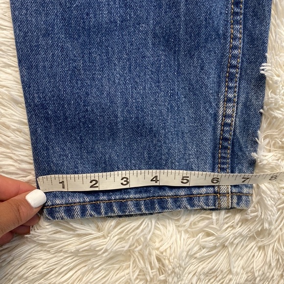 Levi's Women's 550 High Rise Relaxed Tapered Jeans - Picture 9 of 9